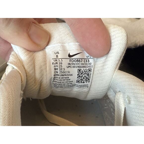 Nike Air Max 90 SE Women's Shoes Size 8 The Future Is Equal FD0867-133 Sail Lips - Picture 8 of 9